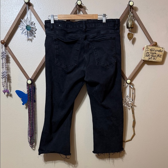 Elegant Black Cropped Women's Jeans - Picture 6 of 7